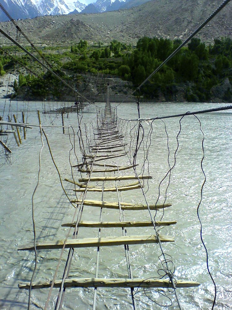 Rickety-Bridge-in-Packistan